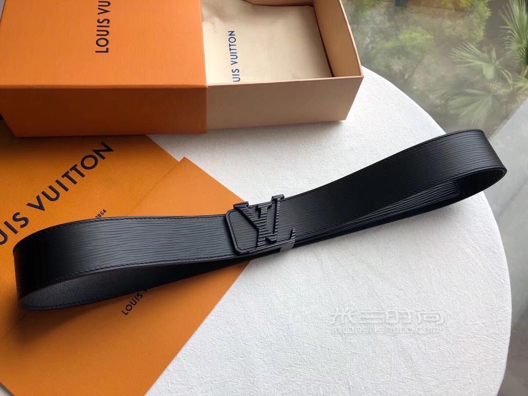 LV  Initiales. 40mm黑色水波紋腰帶編號M9229 (1).jpg