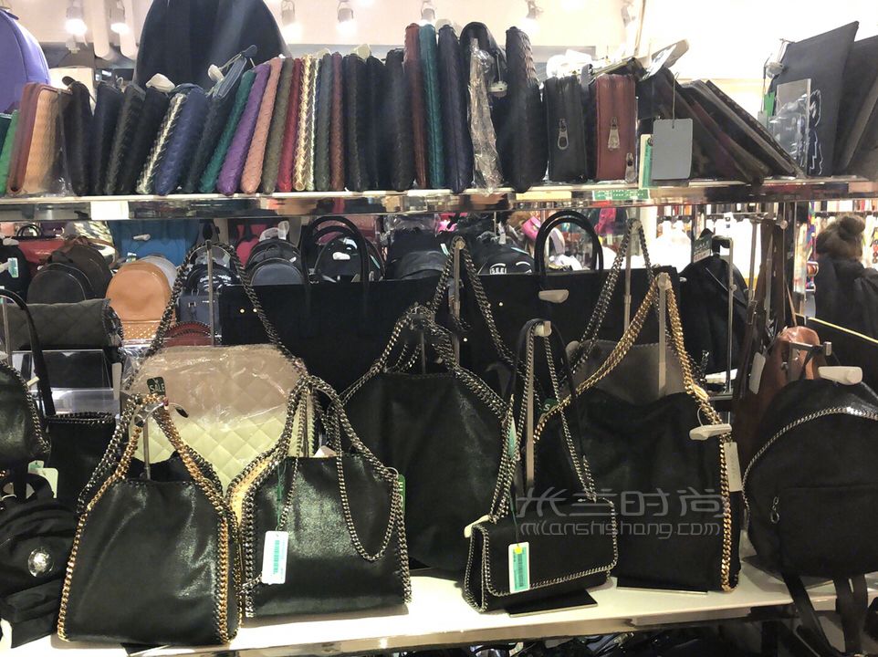 到香港買包包的‘奢侈品奧萊’ 香港作為一個(gè)大家觀念里的購(gòu)物天堂 (5)