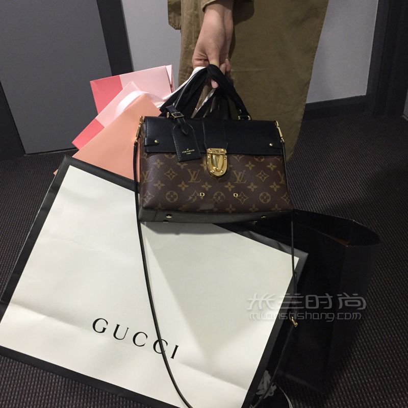 這是2017年去澳大利亞的時候買的 也是我的第一個奢侈品包 本來去以前糾結(jié)了 (2)