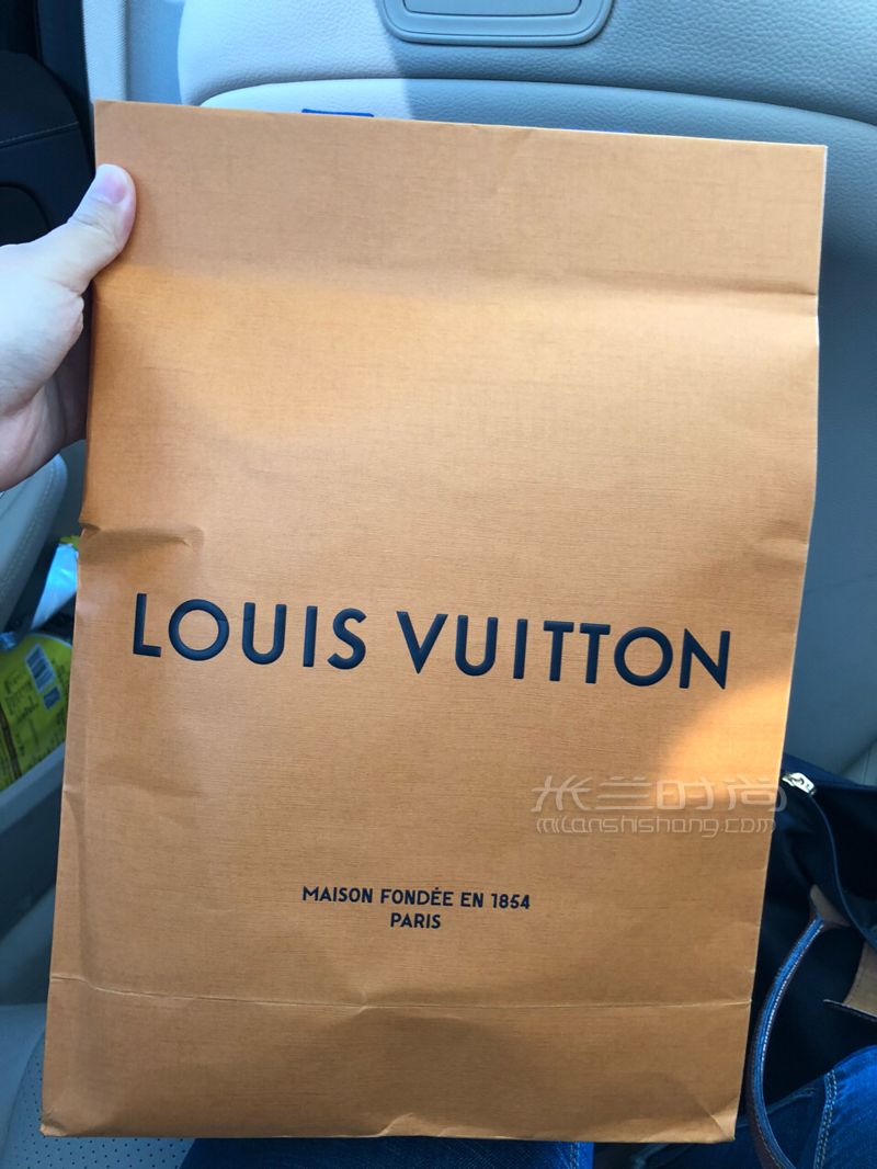 人生中第一個自己買的奢侈品包~一波三折啊！ 本來想買gucci的padlock_單肩