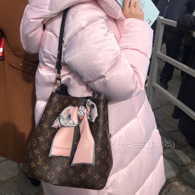 LV粉色水桶包美少女必入的入門款，法國購入還可以退稅哦 (3)