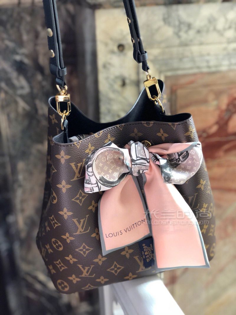LV粉色水桶包美少女必入的入門款，法國購入還可以退稅哦