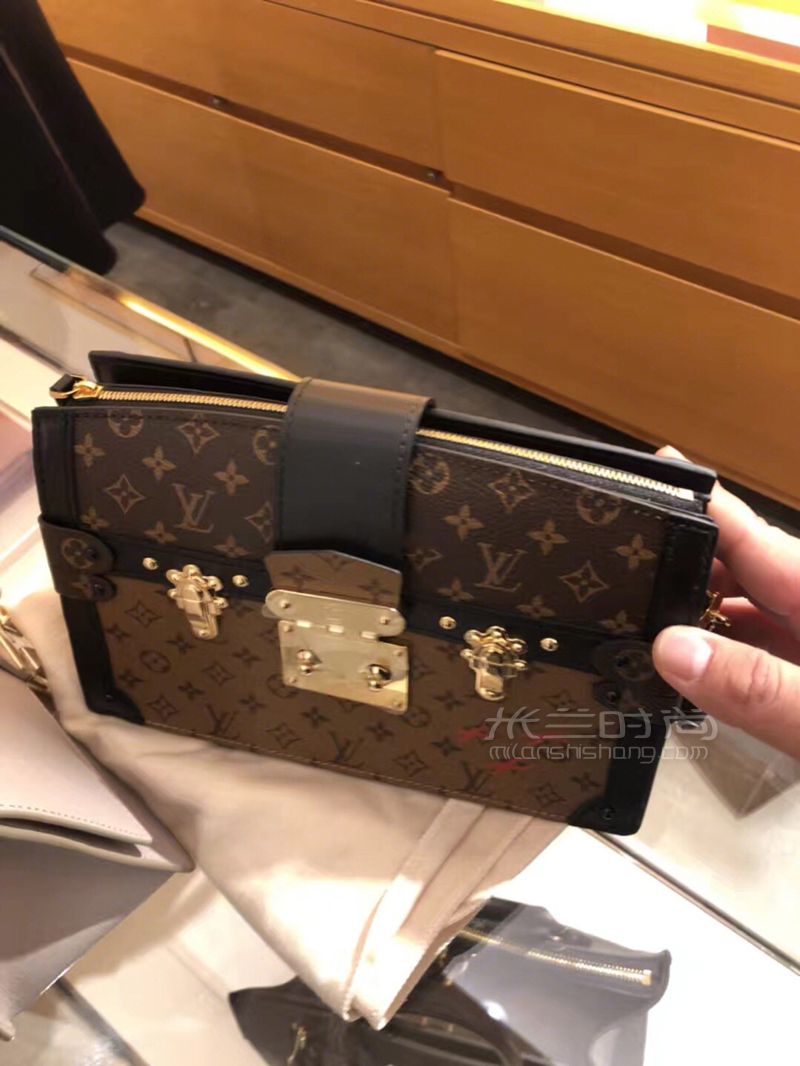 好喜歡LV的包包可是一個(gè)包就是我?guī)讉€(gè)月工資還是看看咯奢侈品 (5)