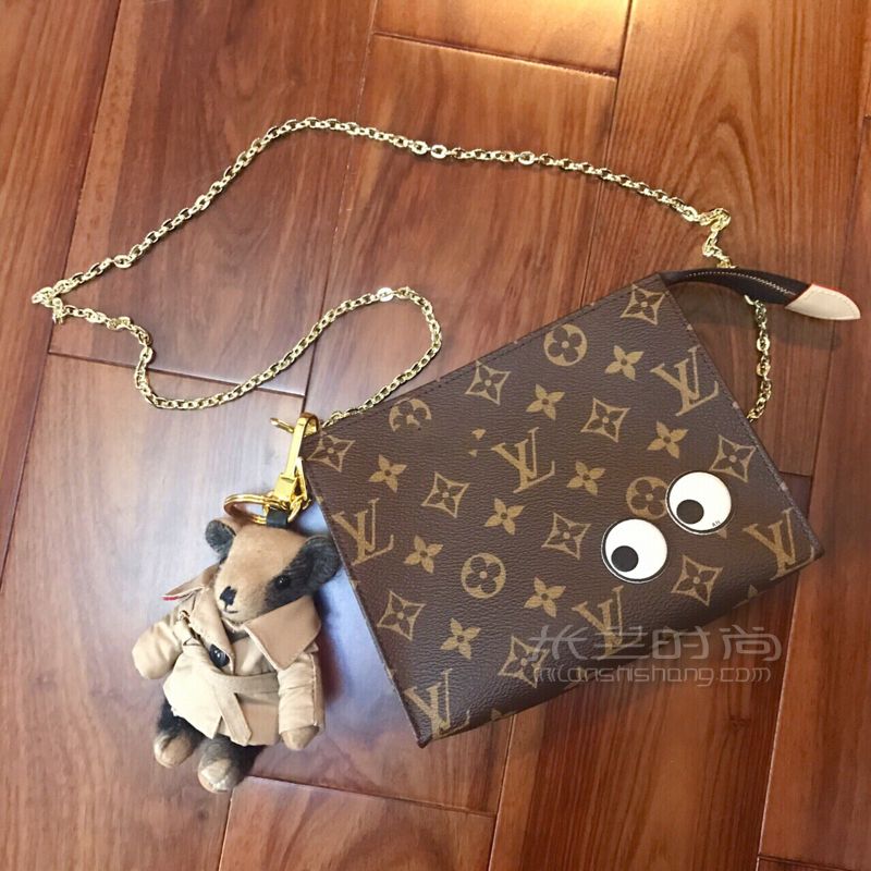 兩千元LV包包怎么實(shí)現(xiàn)一包三用？超實(shí)用的lv 洗漱包攻略 (3)