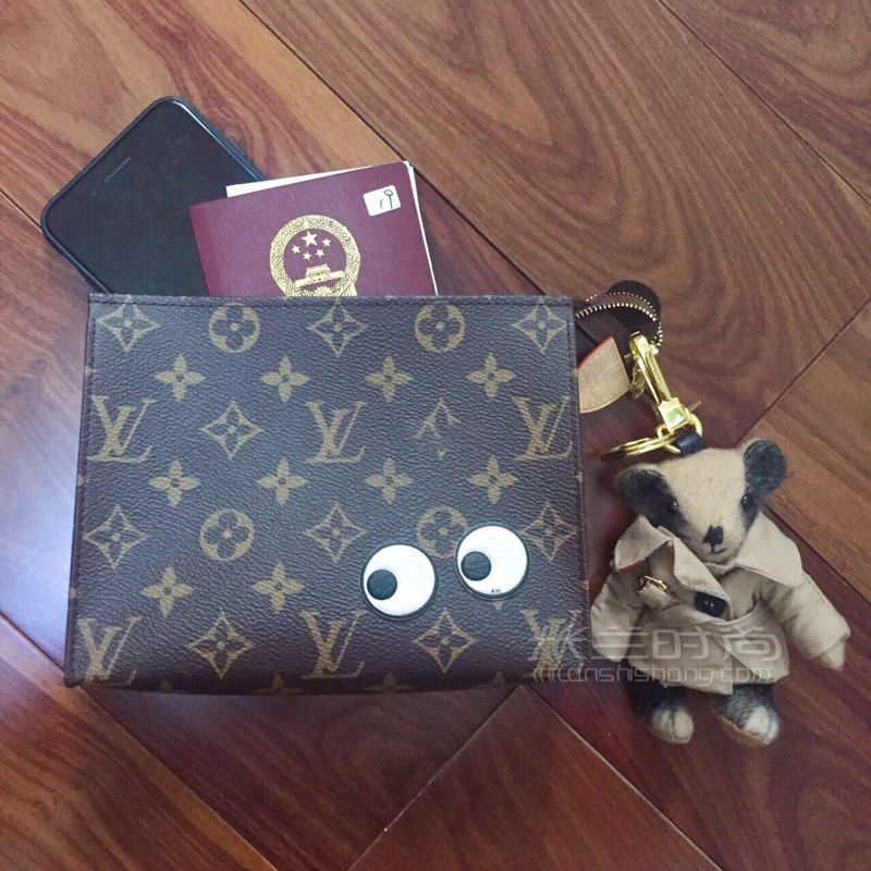 兩千元LV包包怎么實(shí)現(xiàn)一包三用？超實(shí)用的lv 洗漱包攻略 (5)