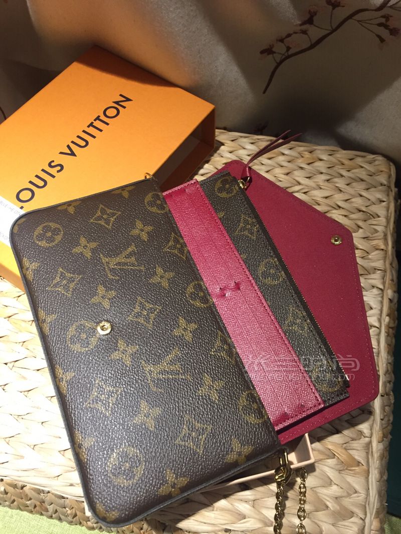每個(gè)喜歡包包的女人應(yīng)該有一只LV包包，LV三合一包包圖文