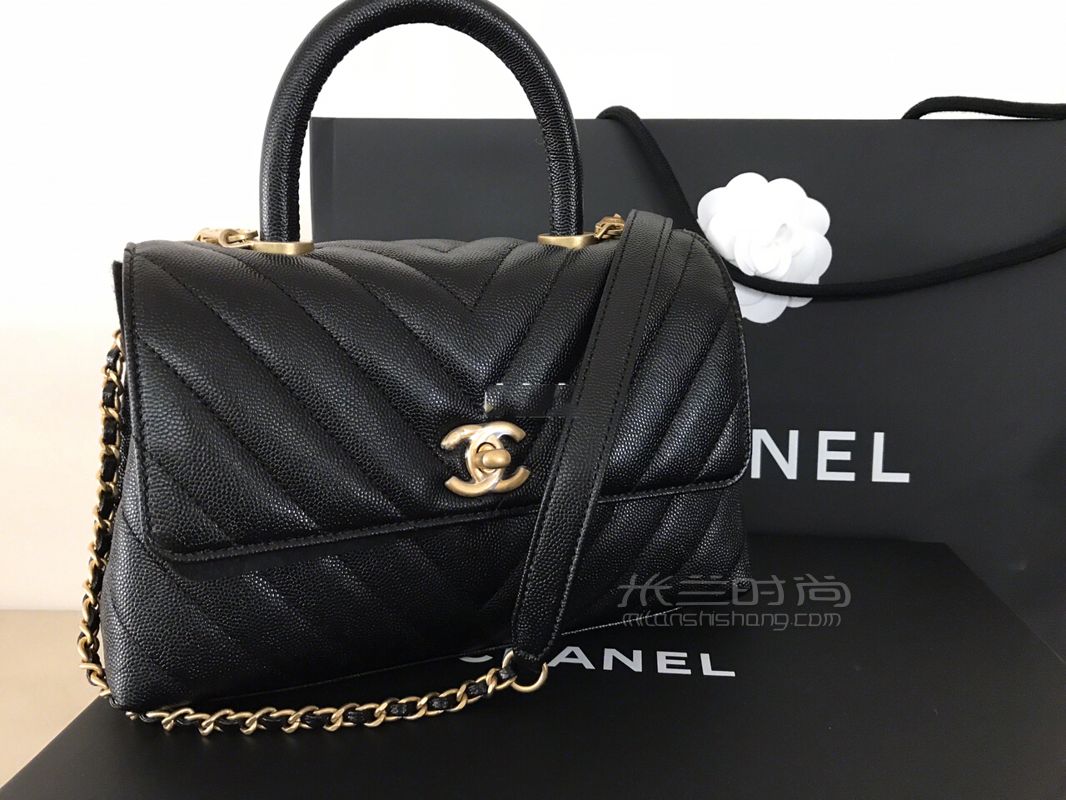 細數(shù)這兩三年買過的包包 開始買奢侈品包包是在畢業(yè)之后上學(xué)的時候都隨便買 (2)