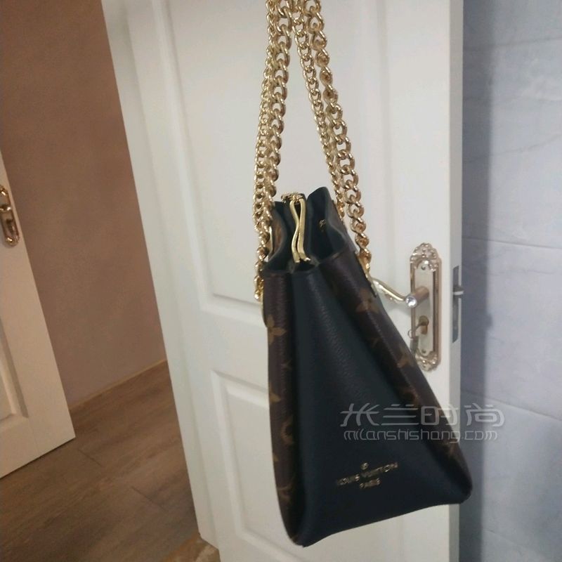 當(dāng)朋友已經(jīng)有五六個奢侈品包的時候終于忍不住跑到德基買了人生第一個奢侈品 (2)