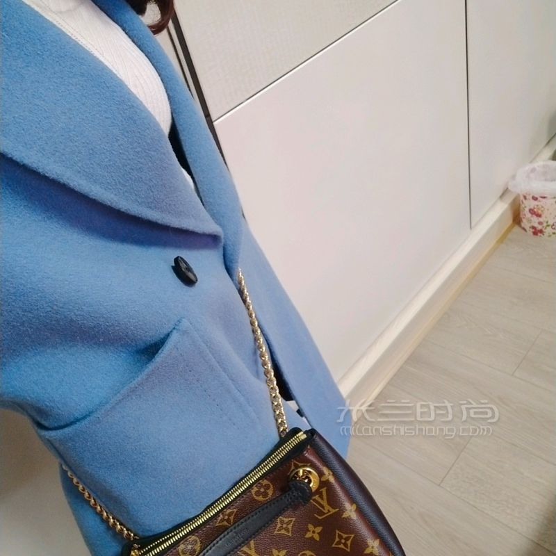 當(dāng)朋友已經(jīng)有五六個奢侈品包的時候終于忍不住跑到德基買了人生第一個奢侈品 (6)