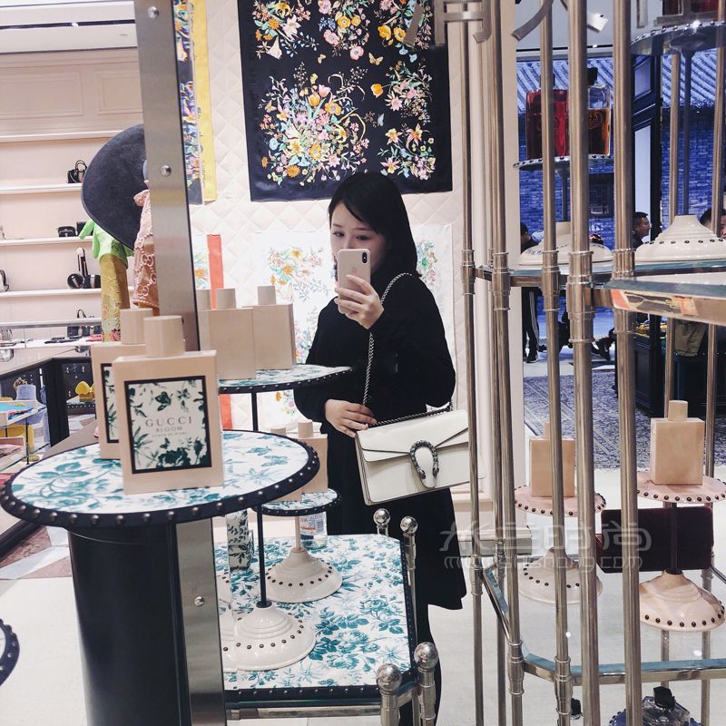 gucci酒神包19年新色簡(jiǎn)直美炸天了！小仙女必備??！顏色是類似乳白色的全牛 (4)
