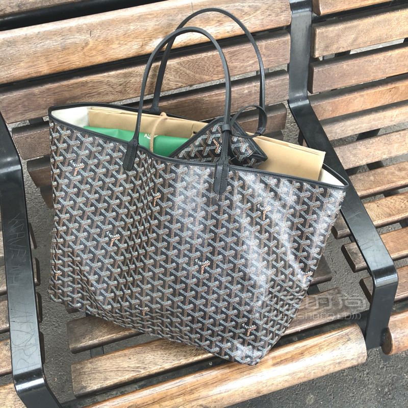 goyard在英國(guó)唯一一家店買的。我的奢侈品包包跟朋友看了好久