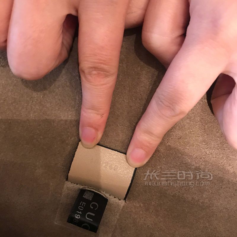 Gucci酒神的真?zhèn)伪鎰e！ 這個(gè)假包還算做的真 帶大家識(shí)別下。 (3)