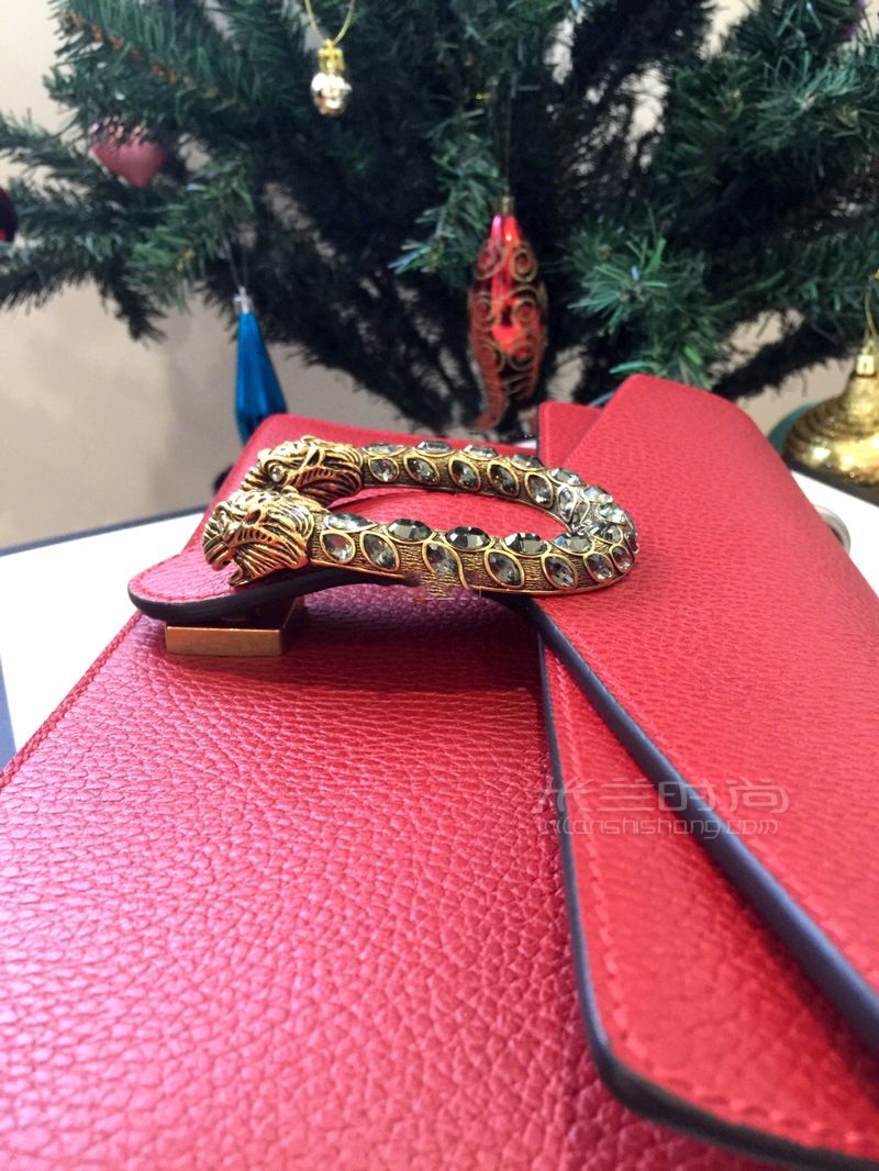 古馳Gucci酒神包紅色全皮款施華洛世奇水晶虎頭鏈條包 今天穿什么 (5)