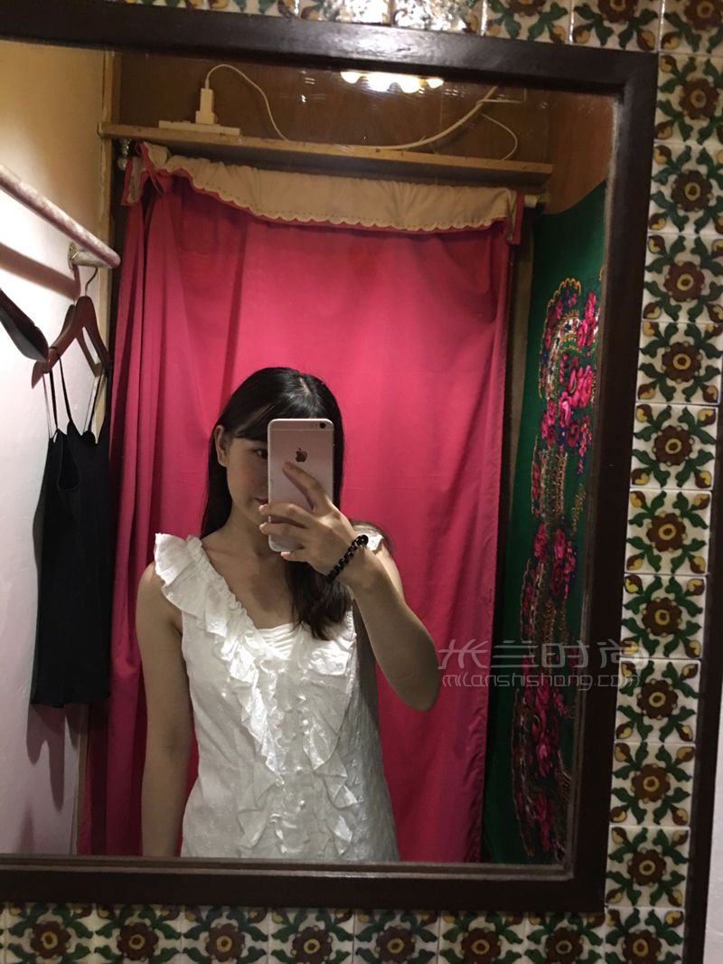 香港特色中古店必逛的特色店。想淘復(fù)古包包和衣物的強(qiáng)烈推薦它們～ (9)