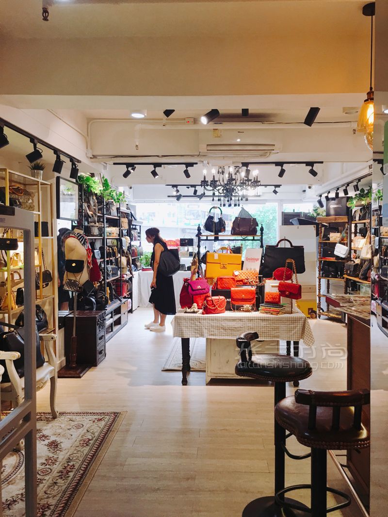香港特色中古店必逛的特色店。想淘復(fù)古包包和衣物的強(qiáng)烈推薦它們～ (2)