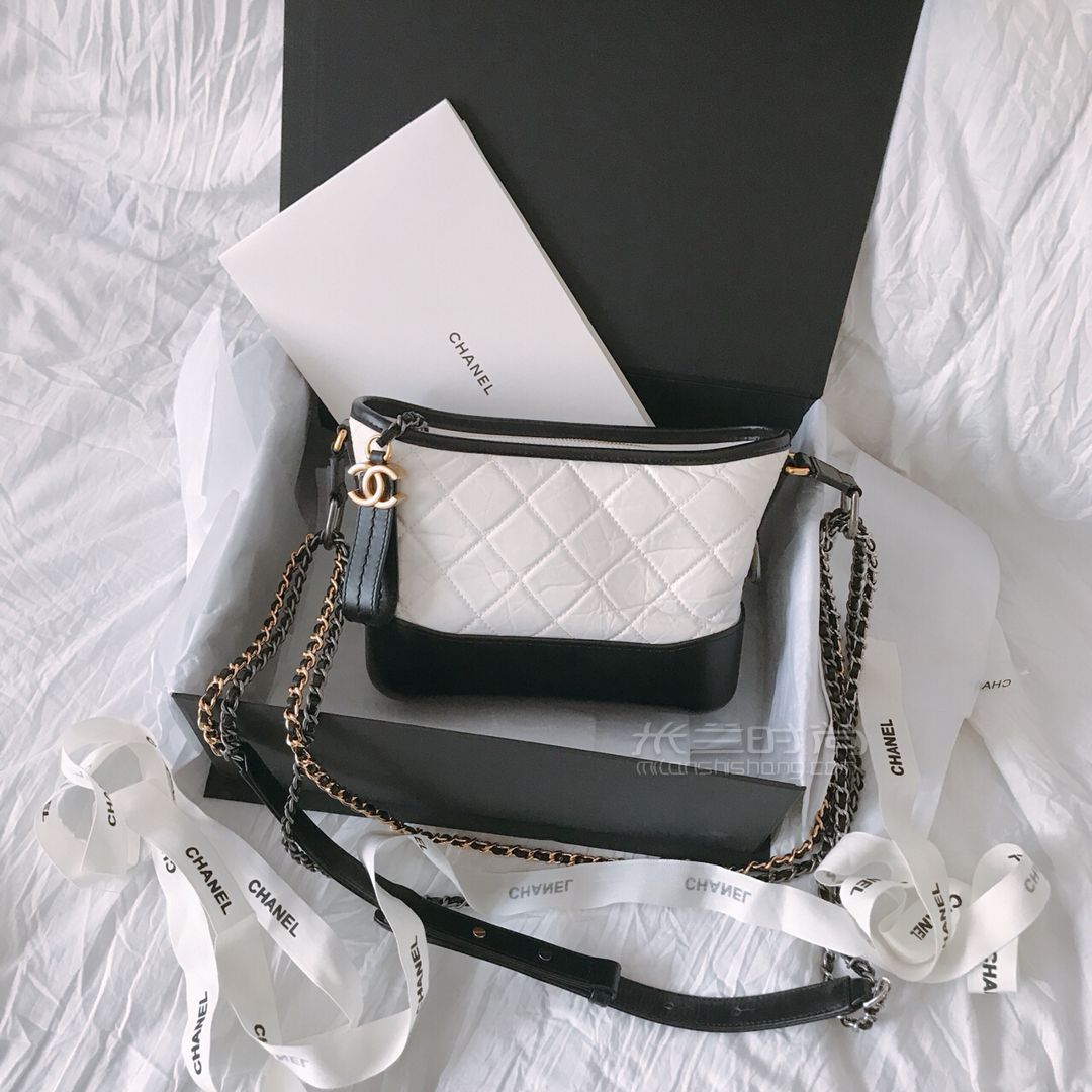 Chanel 香奈兒流浪包 尤其是喜歡黑白色的必看 這款香奈兒包包算最平價的香 (2)