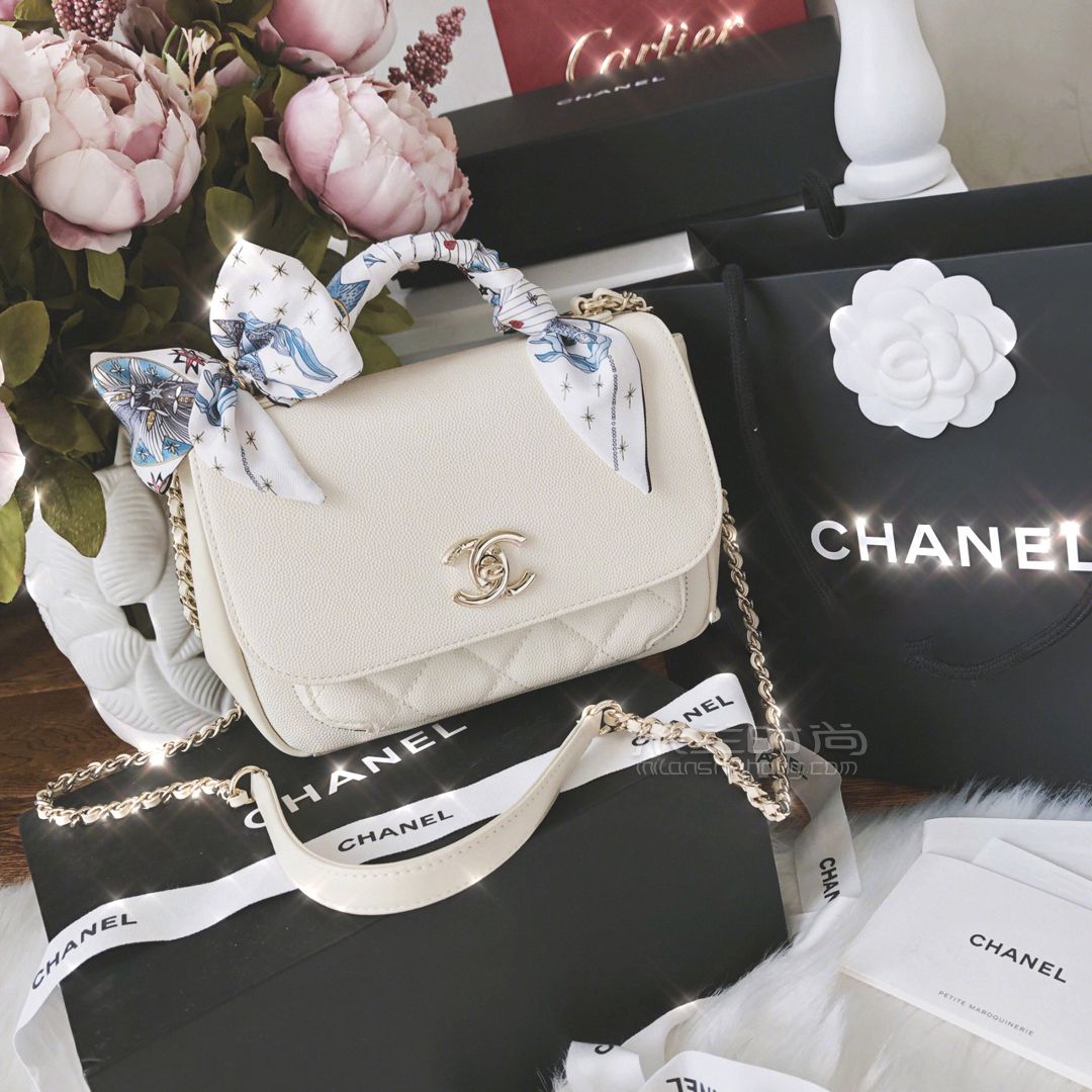 ♀可能是Chanel最仙的包了 香奈兒春夏款白色郵差包 (1)