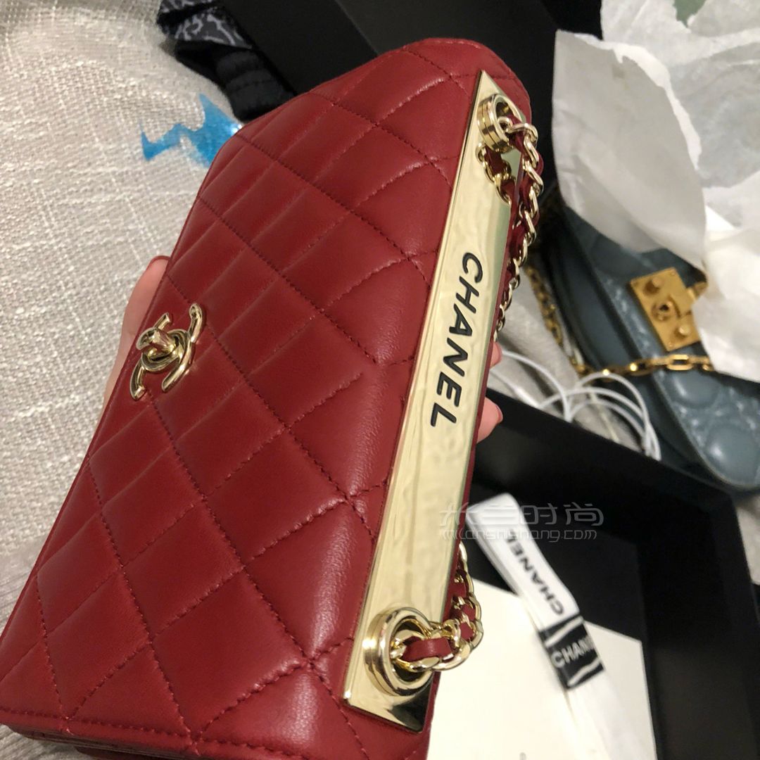 chanel woc 19cm 香奈兒這個包真的太好看了金條設計b格滿滿?。?！ (2)