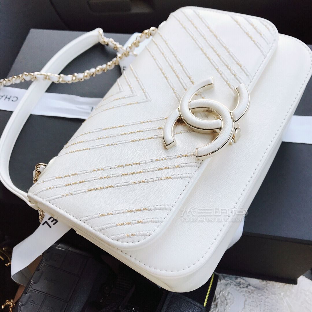 香奈兒包包Chanel 米白色鏈條包 (1)