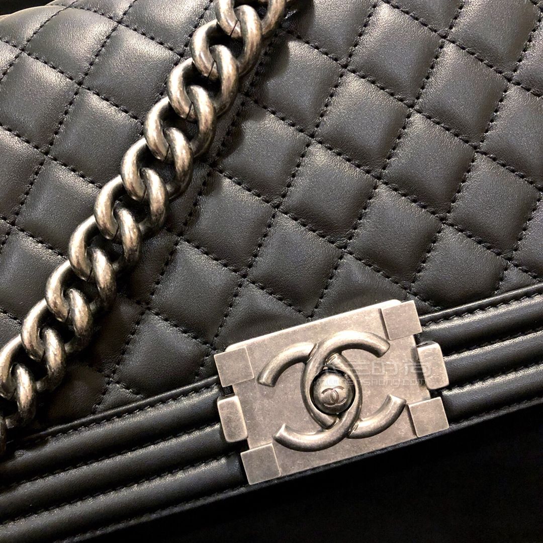 Chanel香奈兒 BOY CHANEL 黑銀 我的第一個香奶奶包 (2)