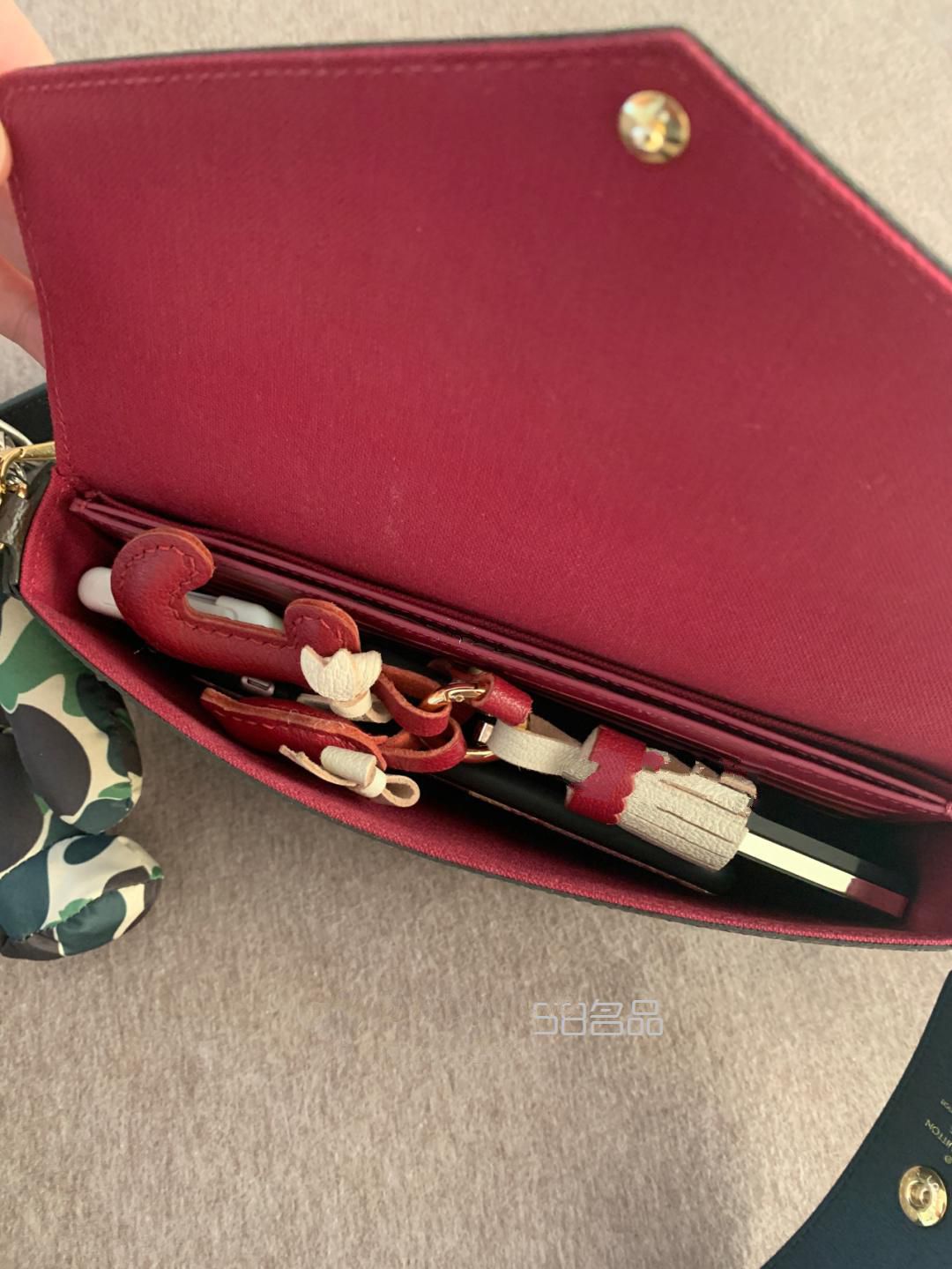 翻包記｜沒想到LV這個(gè)小包能裝下這么多東西,lv是奢侈品嗎_3