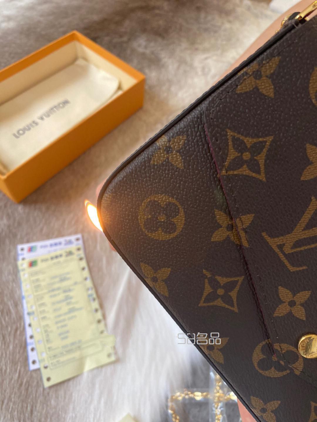 lv入門(mén)級(jí)別我選三合一信封包。,lv中款按扣錢(qián)包_7