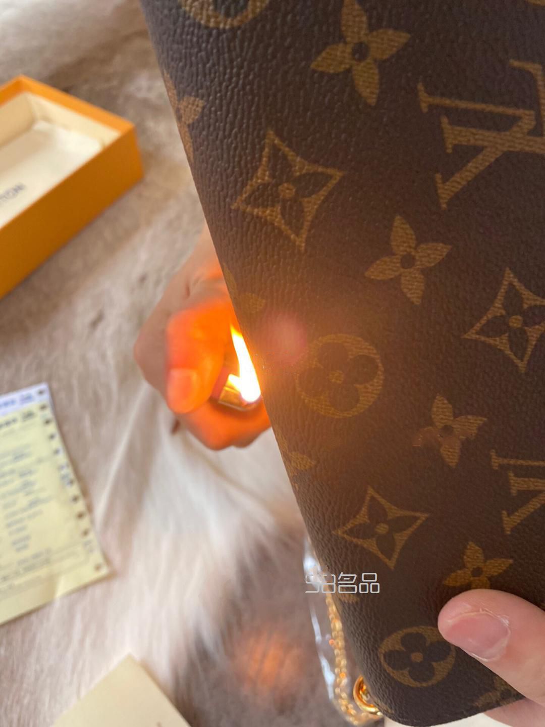 lv入門(mén)級(jí)別我選三合一信封包。,lv中款按扣錢(qián)包_5