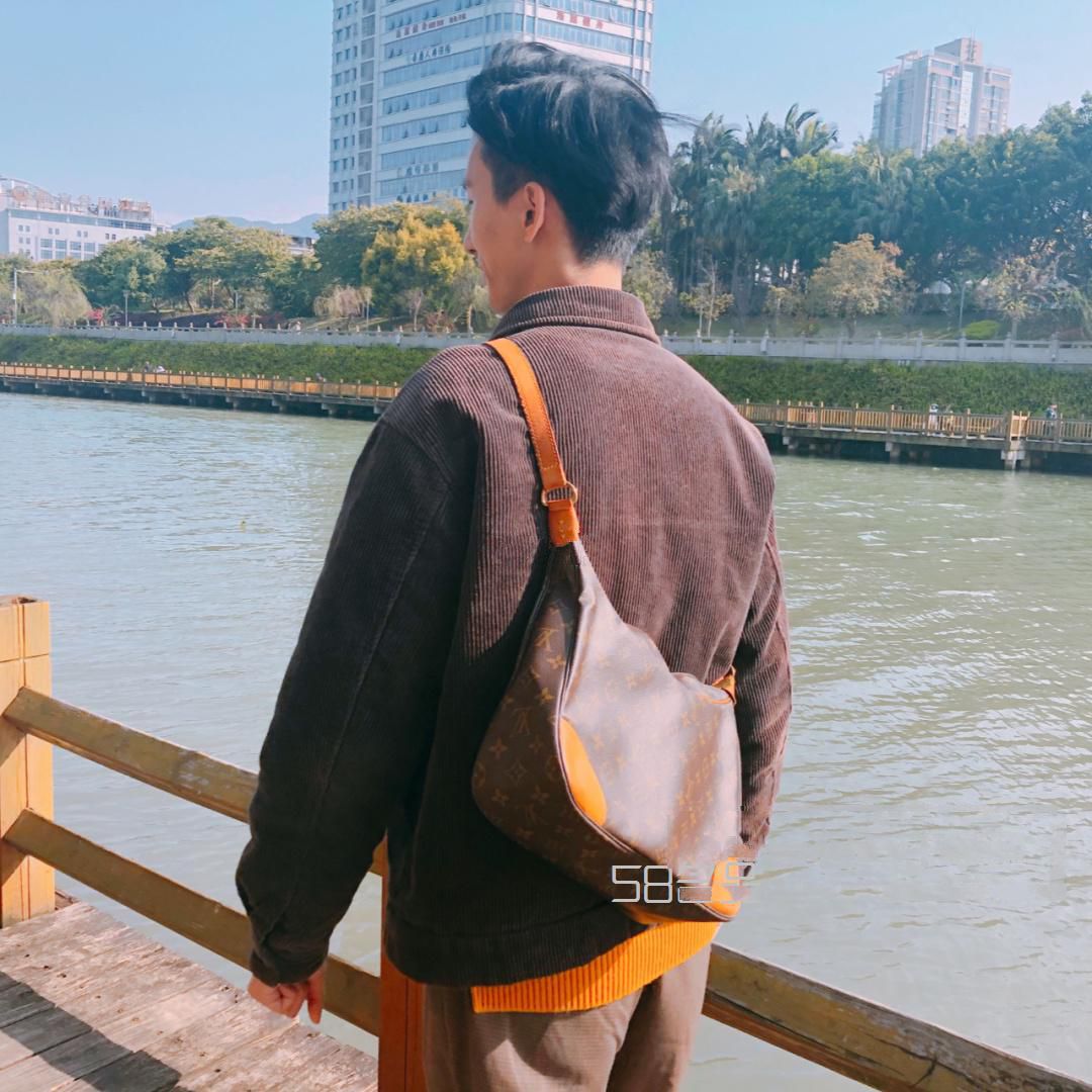 Lv中古牛角包 男女可背 帥爆炸,lv高仿女包新款斜挎包_12