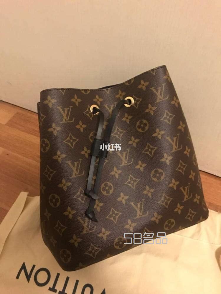 為什么LV的包都長一個樣還是很多人買？,lv包包的編號在哪里_1