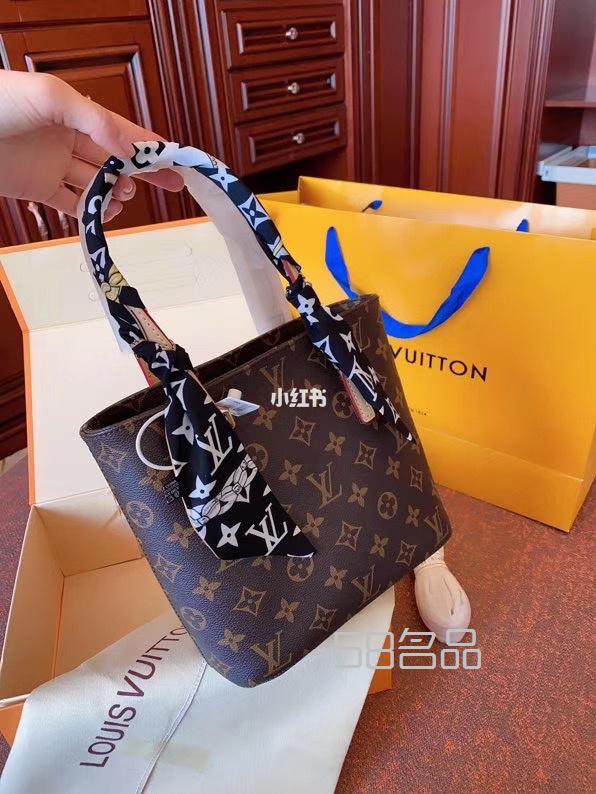 lv 微微安 包包,lv老花位置統(tǒng)一嗎_1