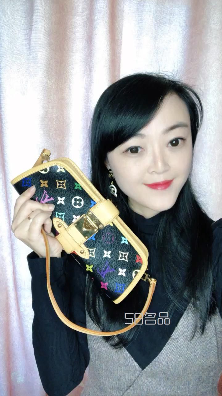 真香！最愛Lv黑三彩之腋下包,lv絲巾各種圖案_1