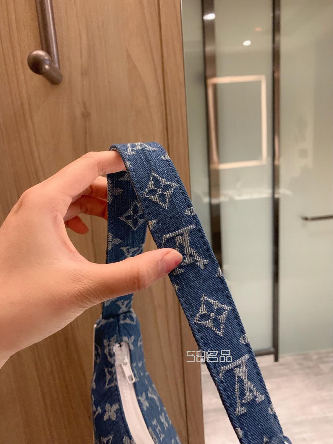 LV時尚牛仔包,怎樣鑒定lv包真假_10