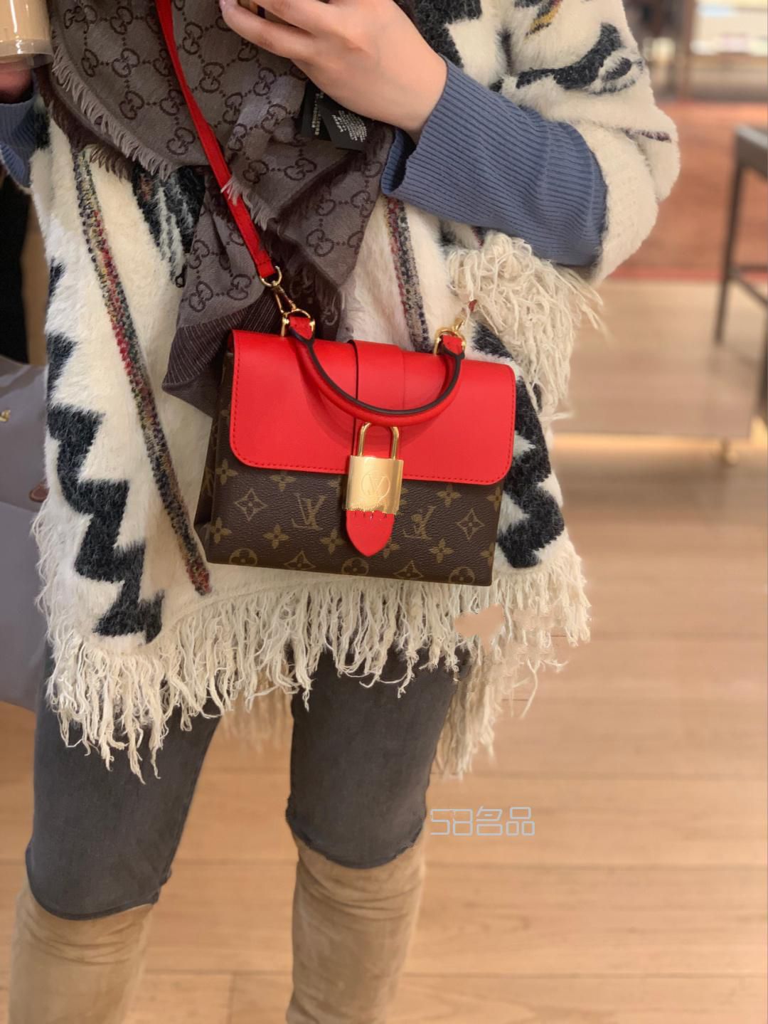 lv鎖頭包紅色款上身效果,lv代購(gòu)價(jià)格_1