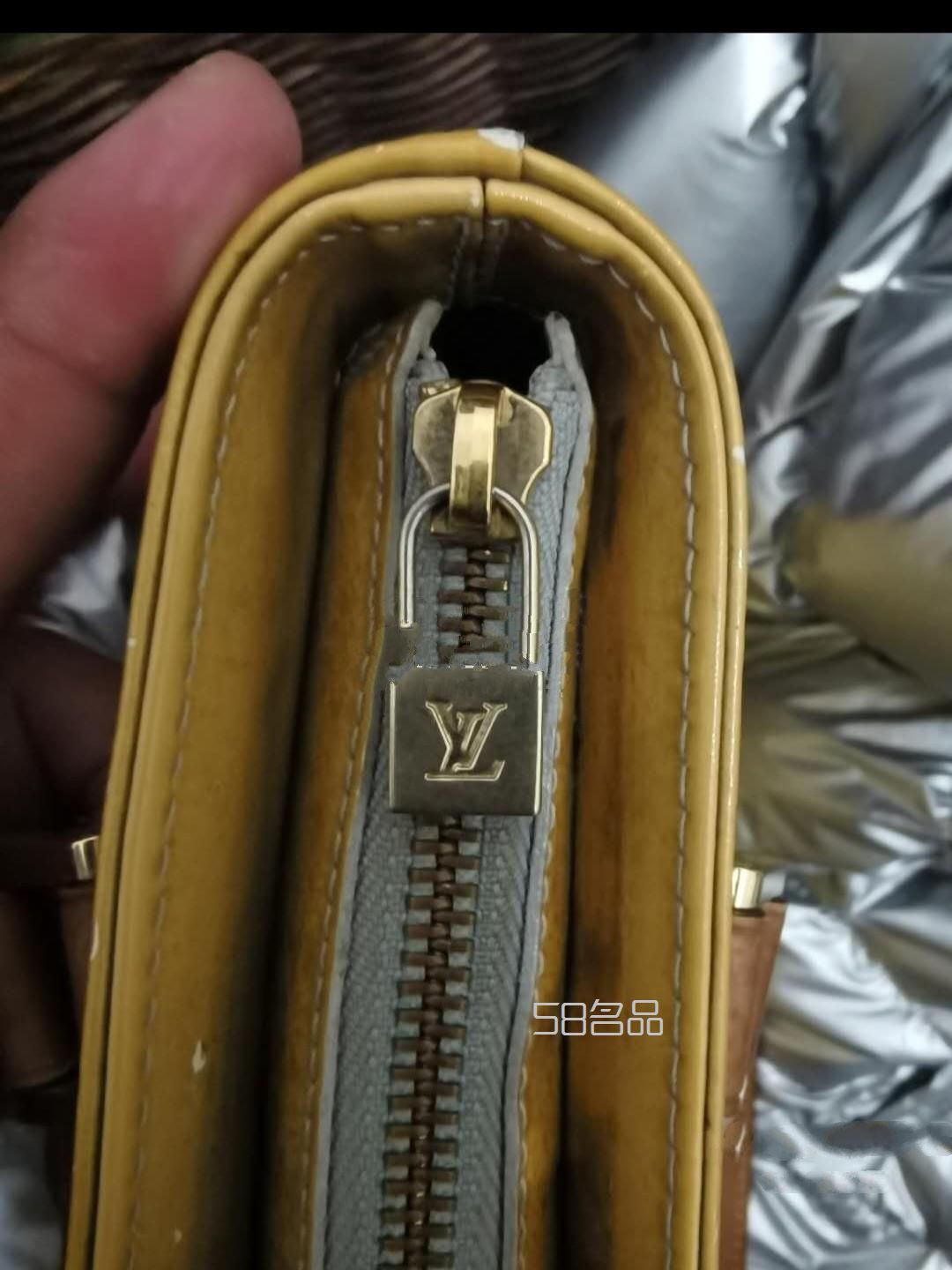 lv薇薇安包可惜了漆皮有暈色頂級大牌的設計感超好lv特有的拉鏈頭很美,lv老花櫻桃紅_1