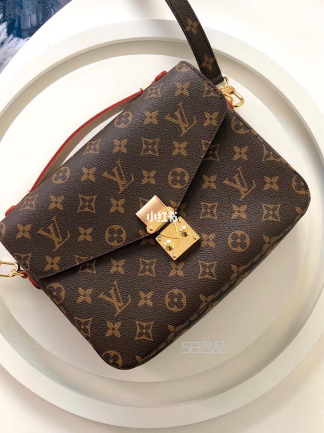 Lv這款郵差包一米六女生背起來(lái)最顯氣質(zhì)。,lv錢包與真皮錢包_1