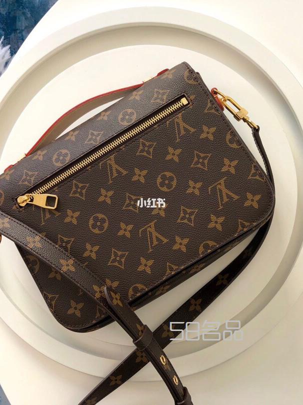 Lv這款郵差包一米六女生背起來(lái)最顯氣質(zhì)。,lv錢包與真皮錢包_7