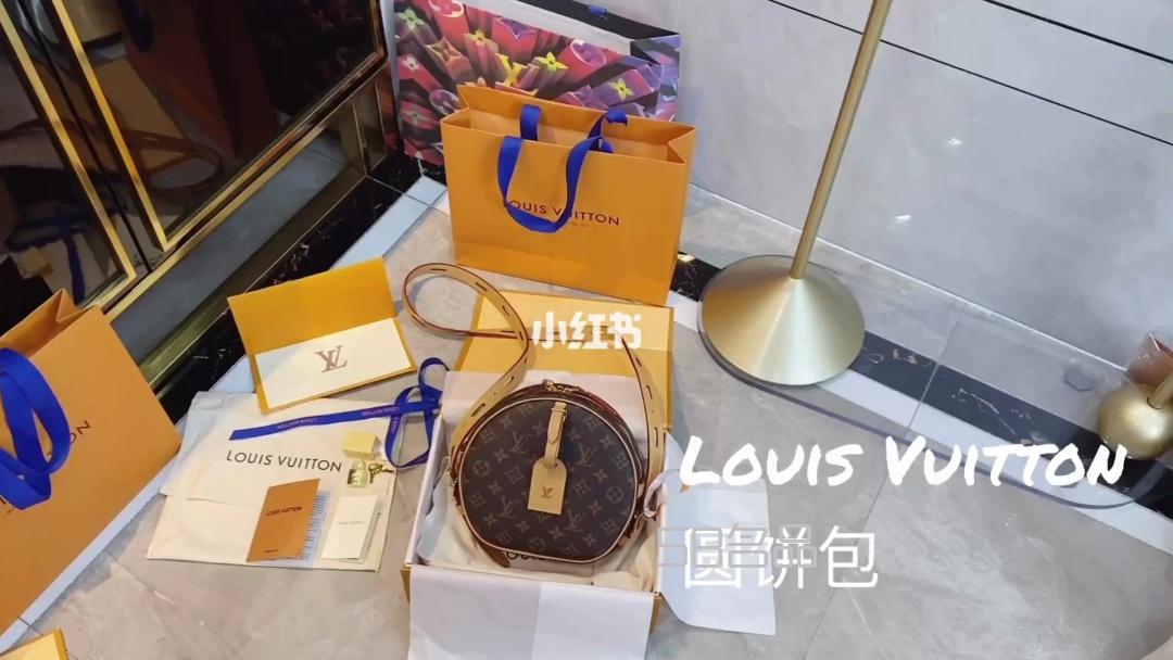 lv圓餅包包開箱視頻,lv酒紅色貝殼包小號配肩帶_1