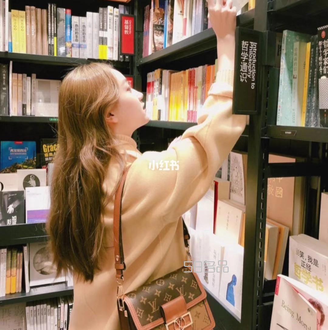 LV老花女包,lv小絲巾戴法_12