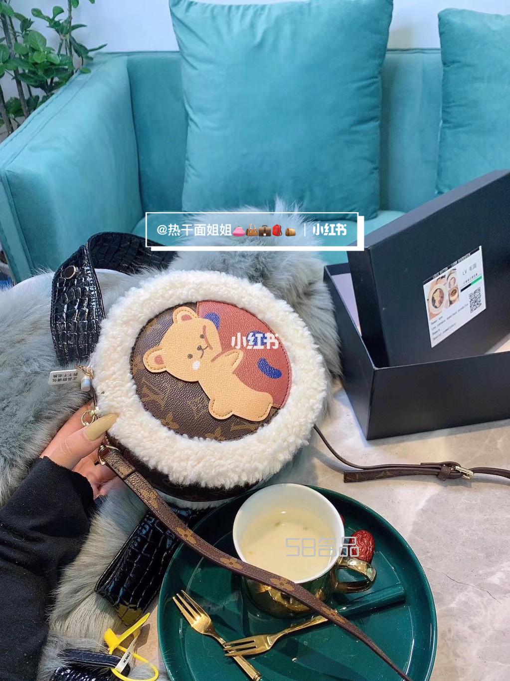 毛茸茸的新款lv圓餅包我覺(jué)得小熊好可愛(ài),lvspeed包包圖片_5