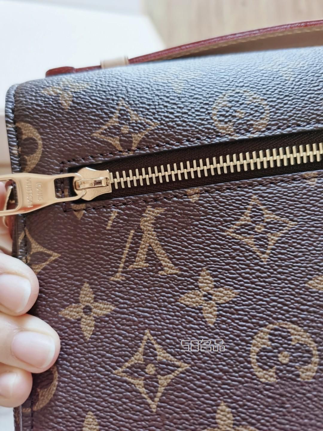 躲不開的LV郵差包,salvatore ferragamo包_14