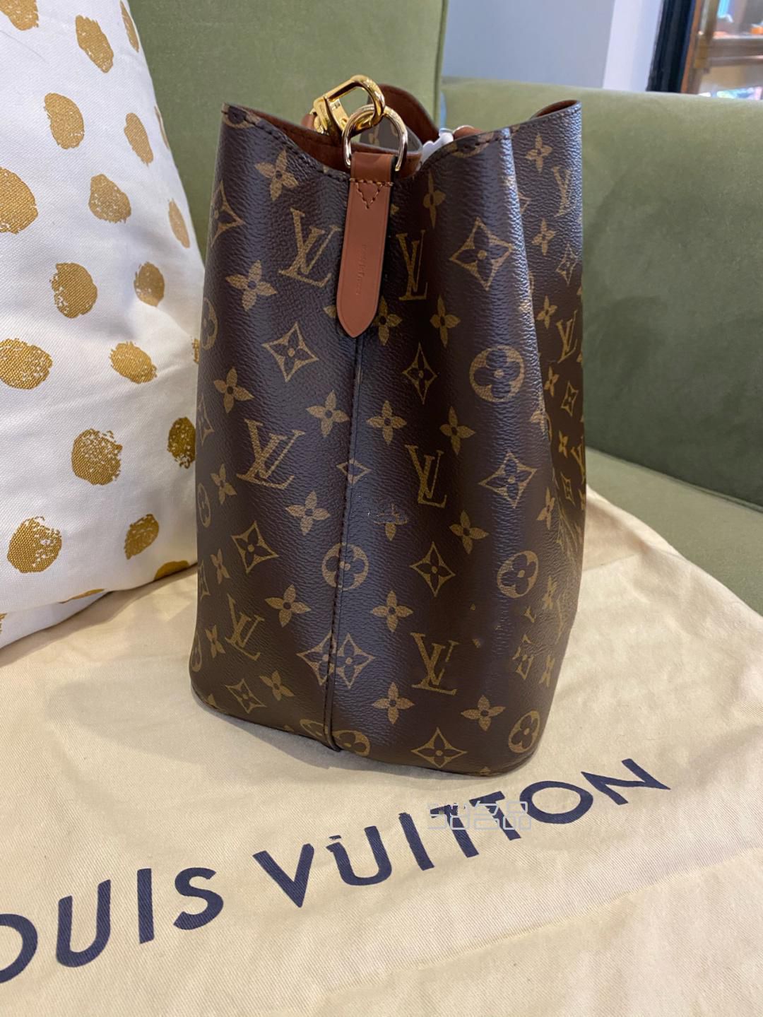 LV水桶包新色,lv包包是真皮的嗎_12