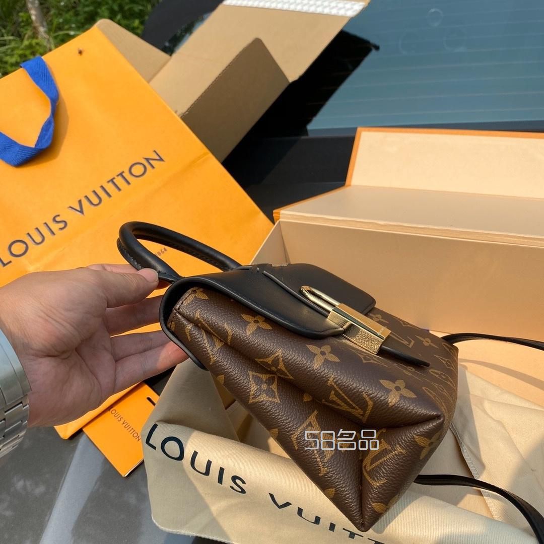 LV Luck BB鎖頭包越看越喜歡,lv老花枕頭包迷你_16