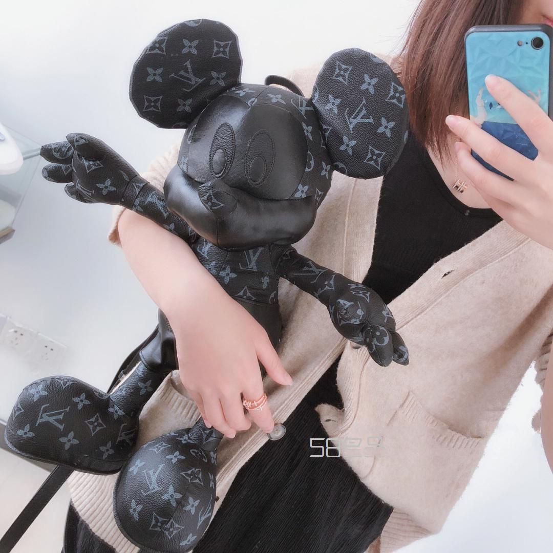 LV超火迪士尼聯(lián)名限量款玩具包包,lv m40387是哪一年的款_3