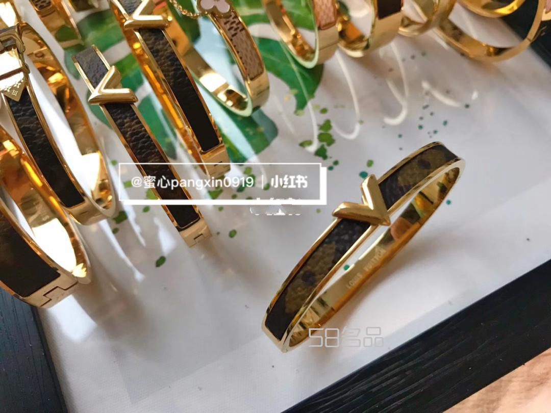 Lv正品拆包手鐲 新款 有點美呢,lv枕頭包有幾個尺寸_1