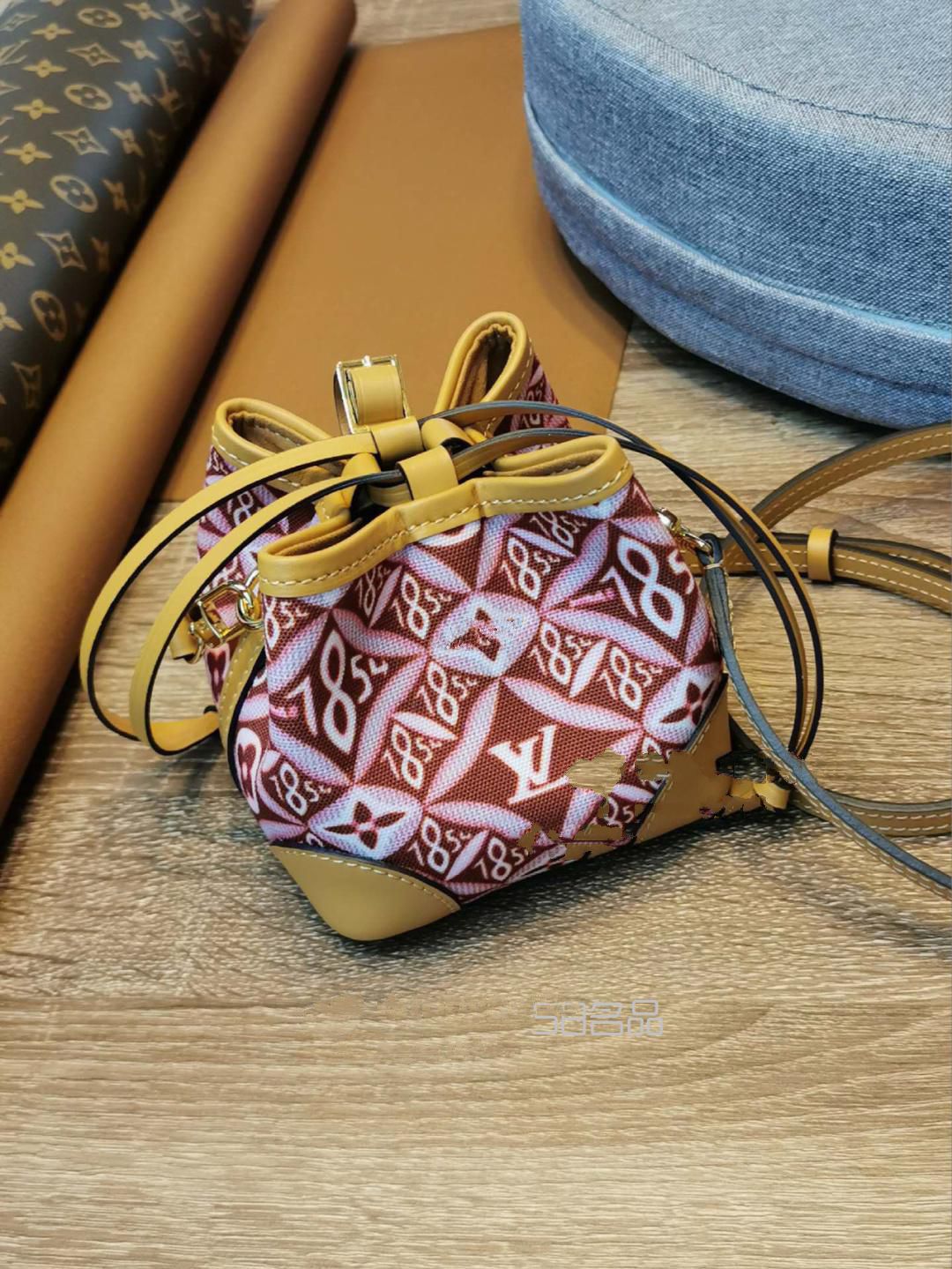LV 路易威登 Louis Vuitton 2020新款走秀mini包,lv豆豆錢包國內(nèi)專柜價_10