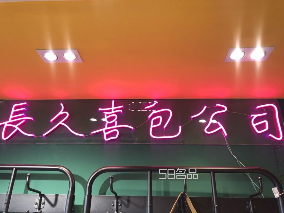 用LV包包裁剪出來的小發(fā)夾！也太特別了吧！,lv的戒指m號對應幾號_5