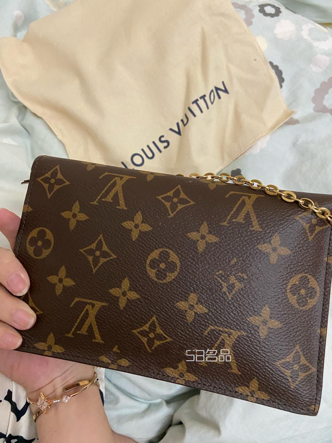 lv新款款式新款水桶包設(shè)計(jì)上進(jìn)一步完善,lv montaigne 漆皮_5