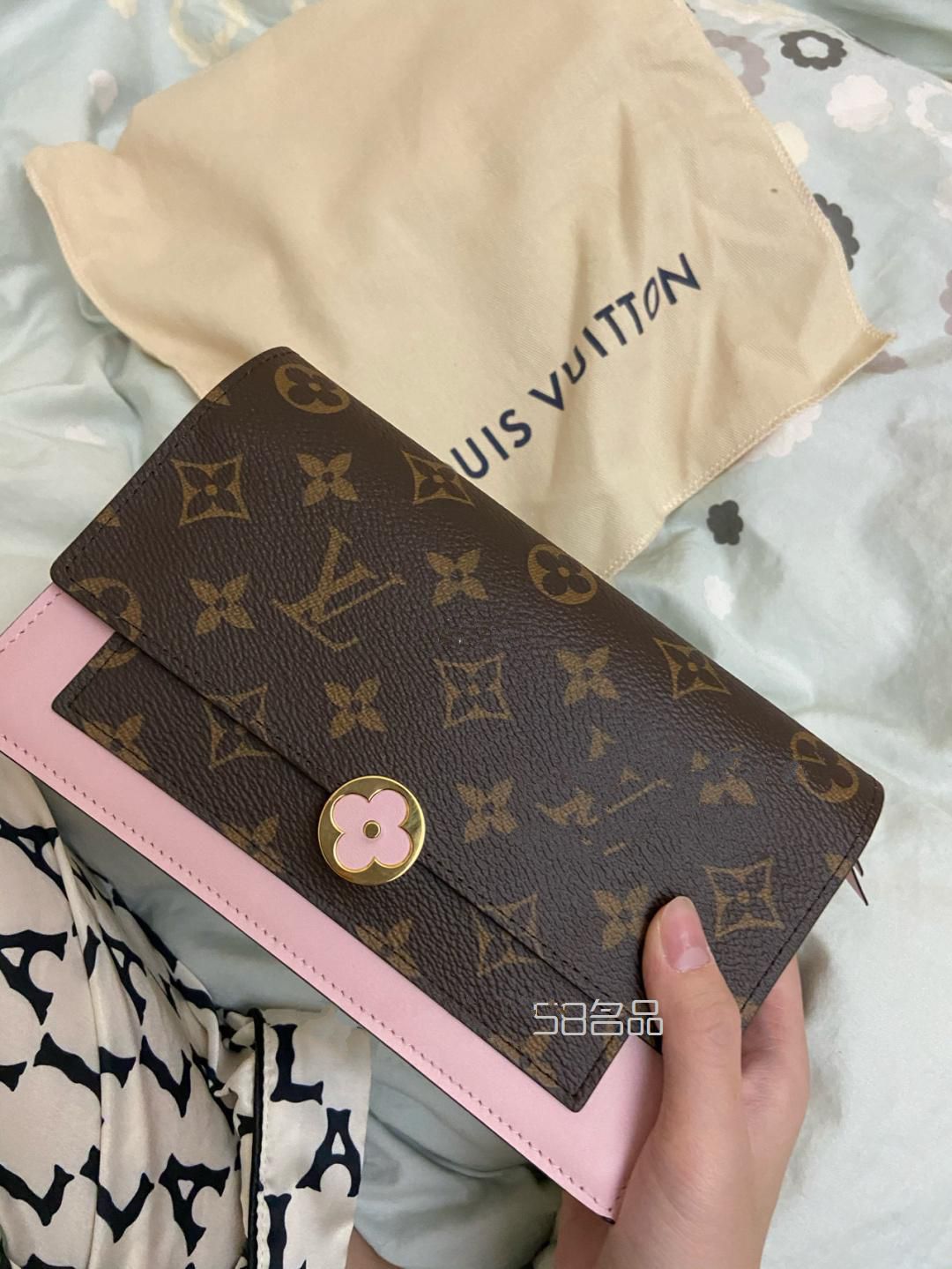 lv新款款式新款水桶包設(shè)計(jì)上進(jìn)一步完善,lv montaigne 漆皮_1