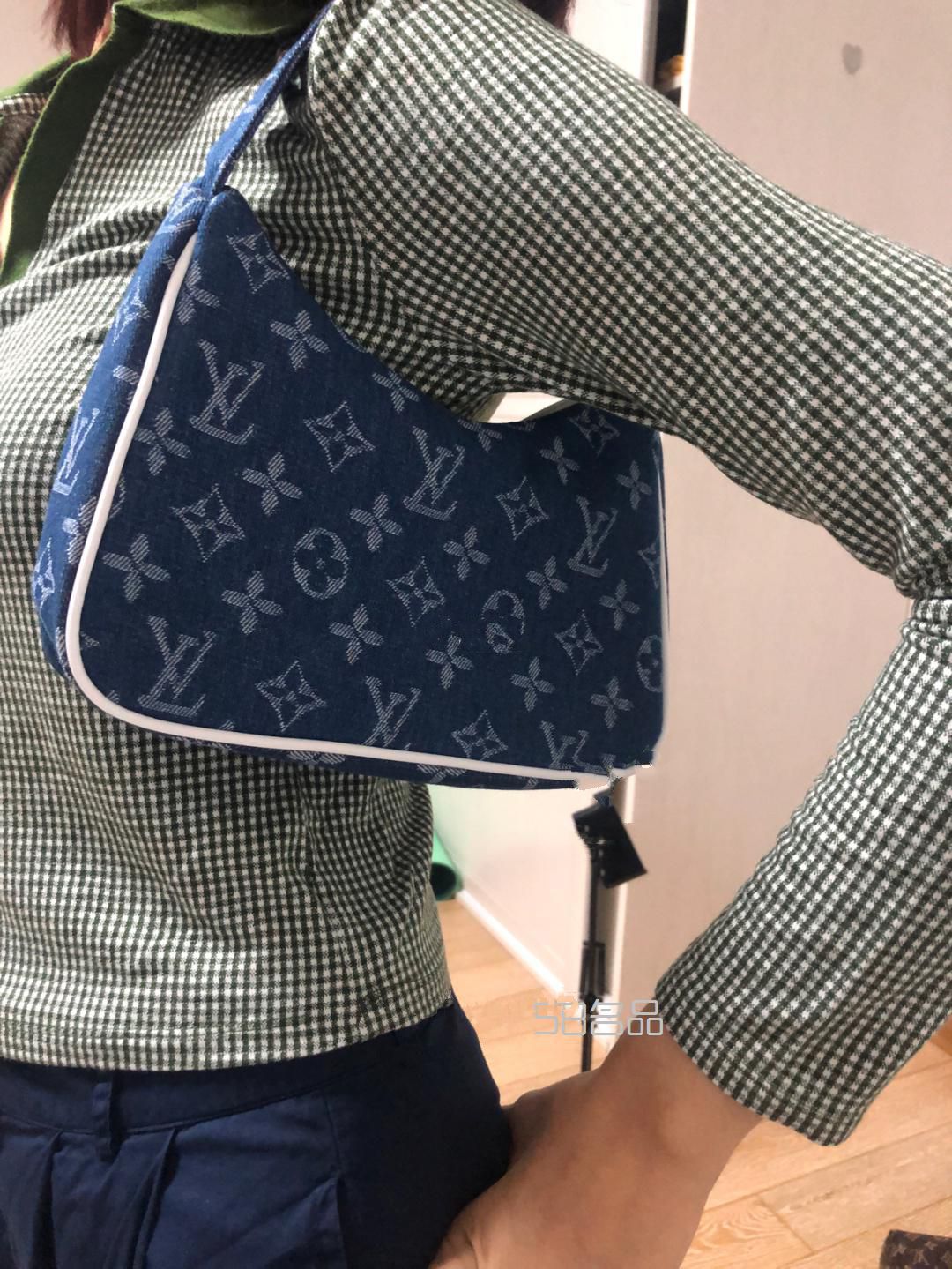 美哭！甜酷辣妹必備LV老花hobo包平價替代,lv限量版女包_10