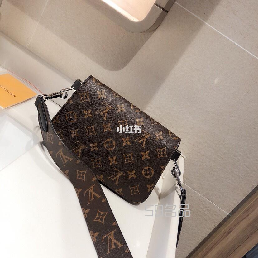 lv 郵差包,lv2015有一款扣能旋轉(zhuǎn)的錢包_7